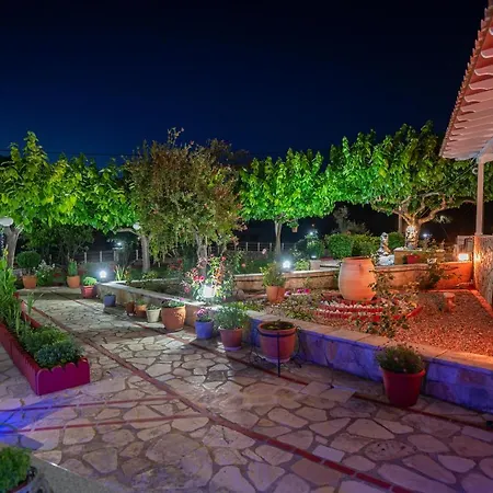 Rock Garden Hébergement de vacances Marandokhórion